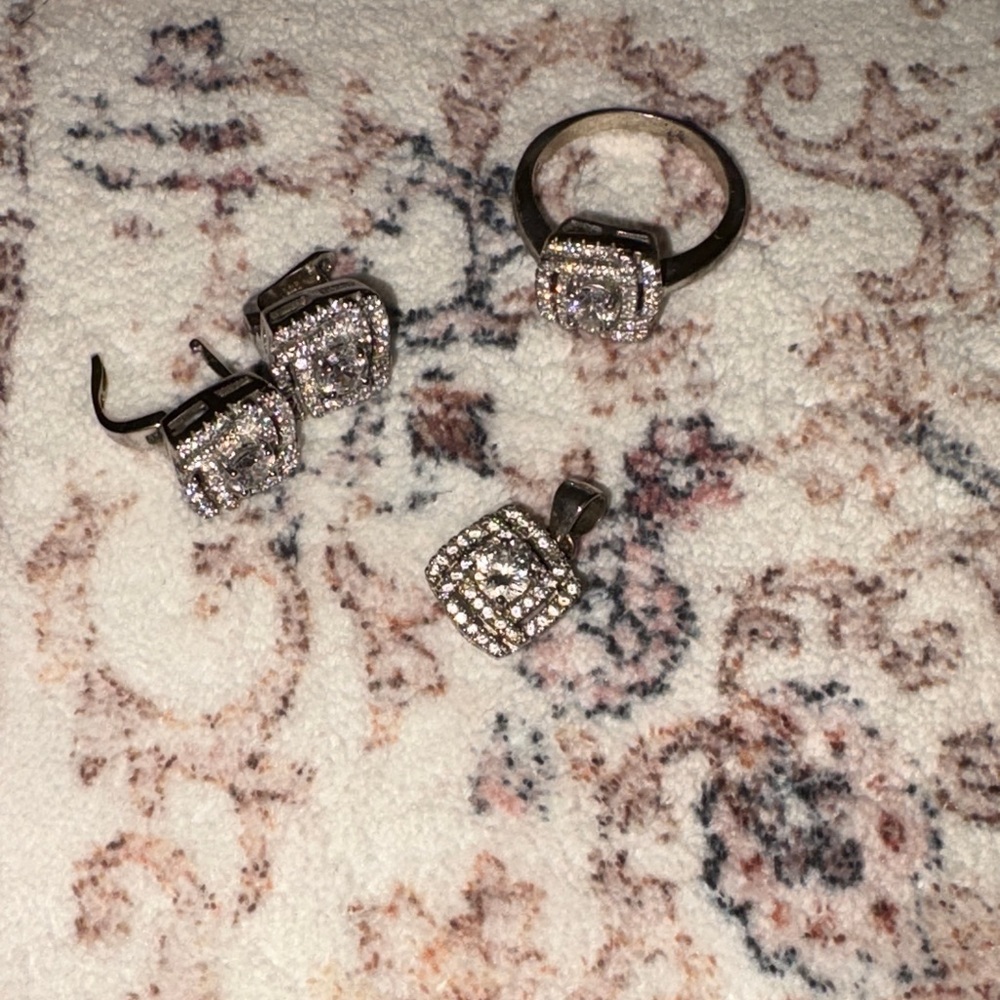 Elegant Silver Necklace Set